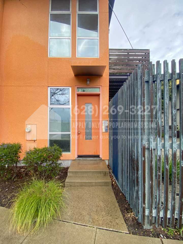 1670 28th St - Photo 2 of 25