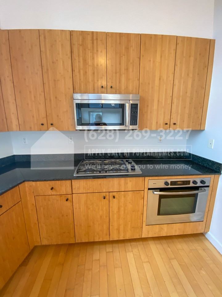 1670 28th St - Photo 3 of 25