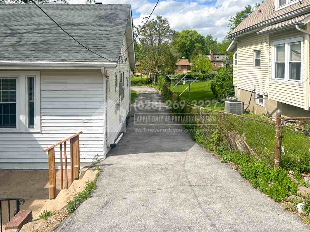 135 Hereford Ave - Photo 2 of 23