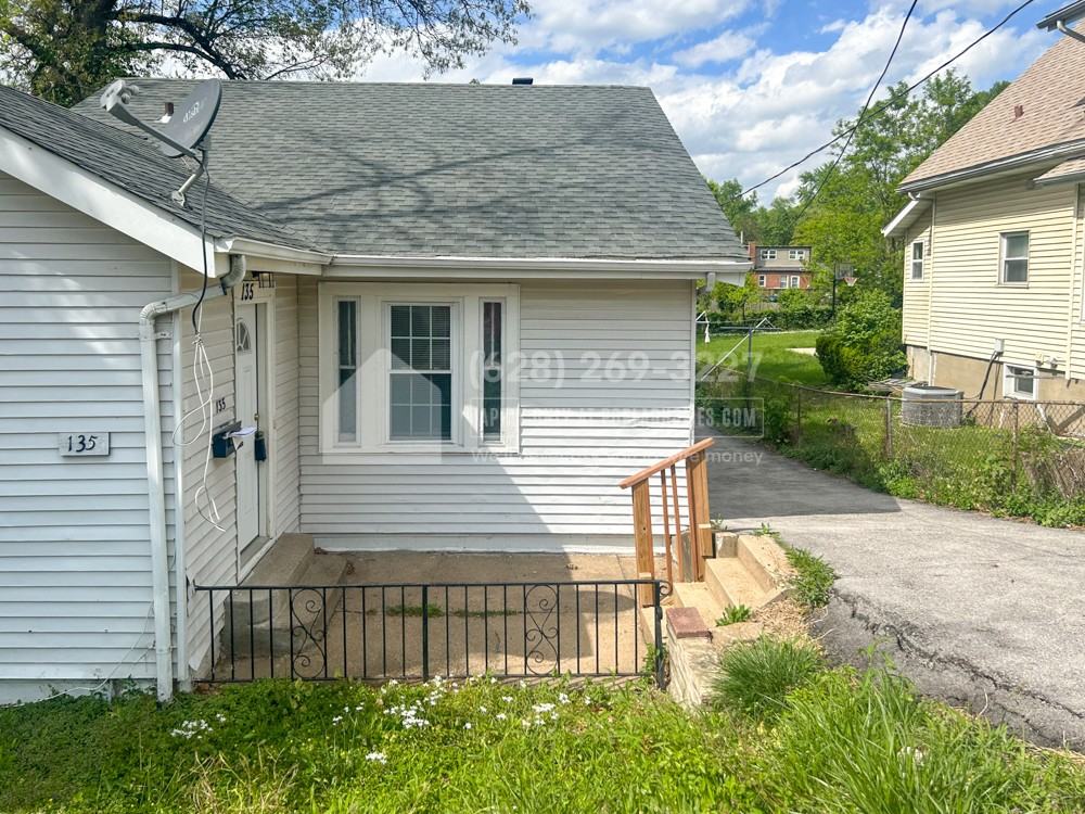 135 Hereford Ave - Photo 3 of 23