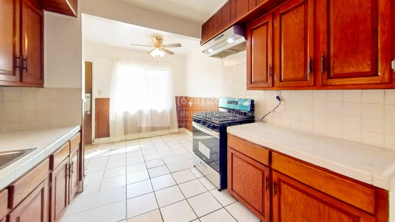 11154 Arminta St - Photo 2 of 16