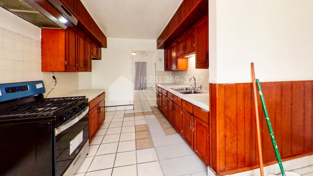 11154 Arminta St - Photo 3 of 16