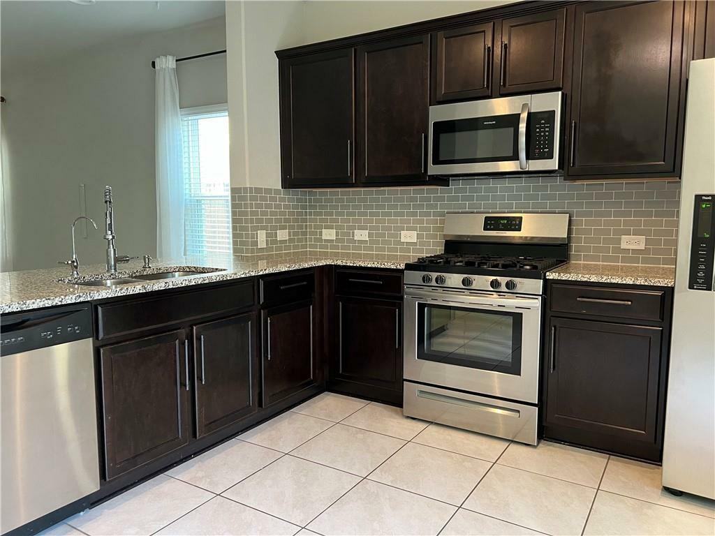 1140 La Conterra Blvd - Photo 3 of 34