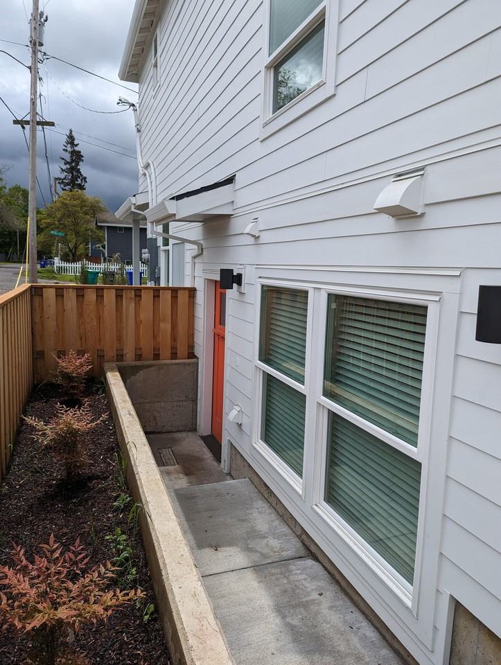 8957 Northeast Everett StreetUnit B #B - Photo 2 of 15