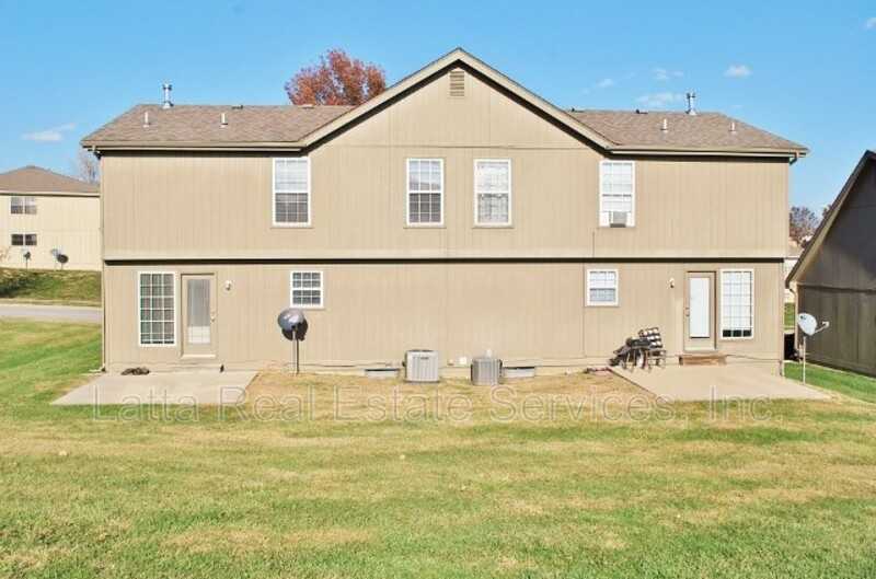 8628 Nw Waukomis Dr - Photo 2 of 15