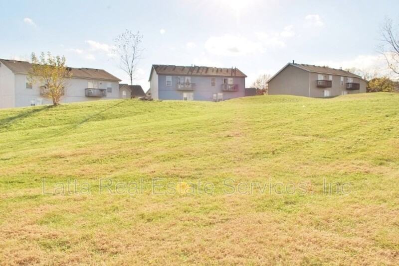 8628 Nw Waukomis Dr - Photo 3 of 15