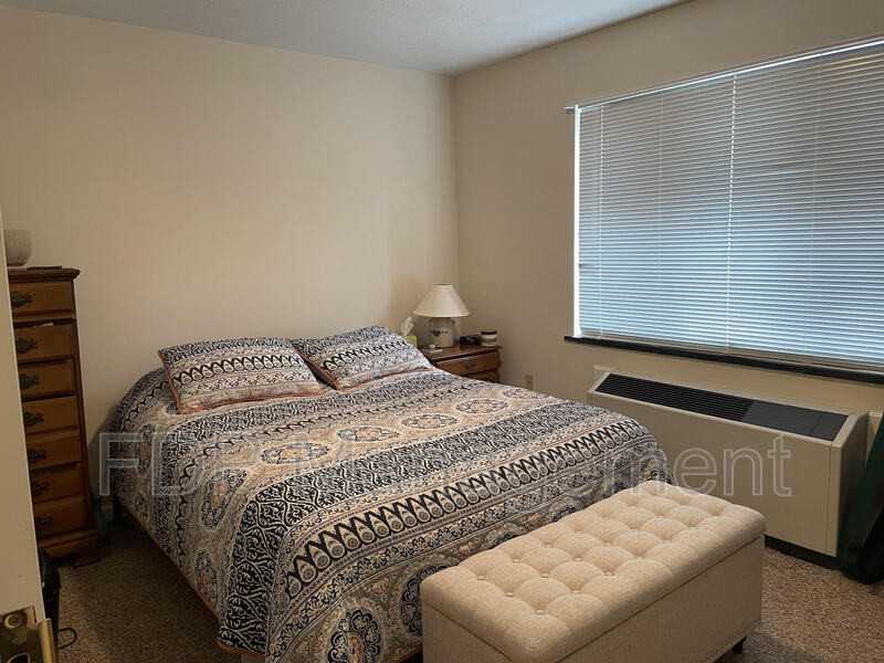 660 East Ave #206 - Photo 5 of 12