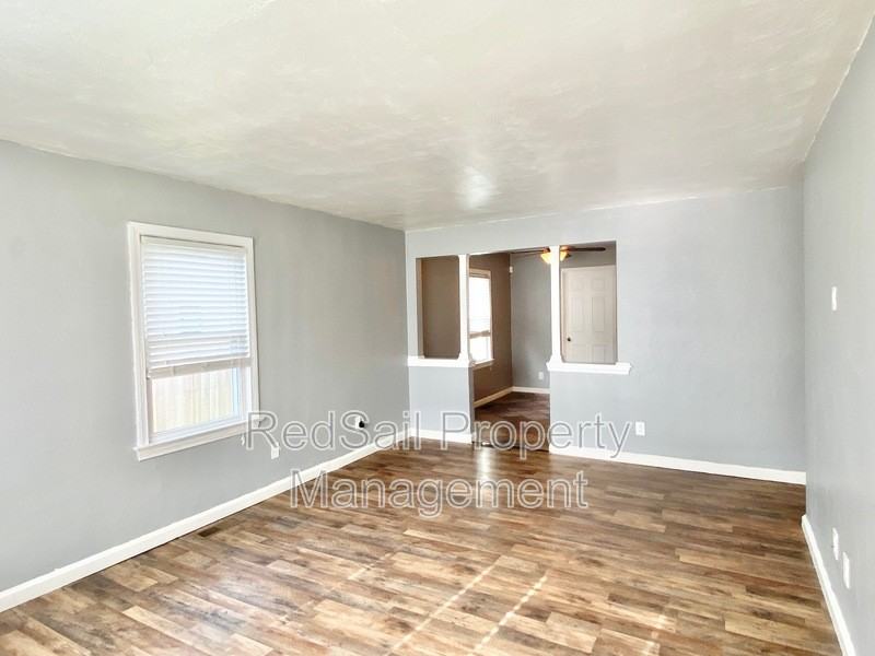 612 Sun Ct - Photo 2 of 15