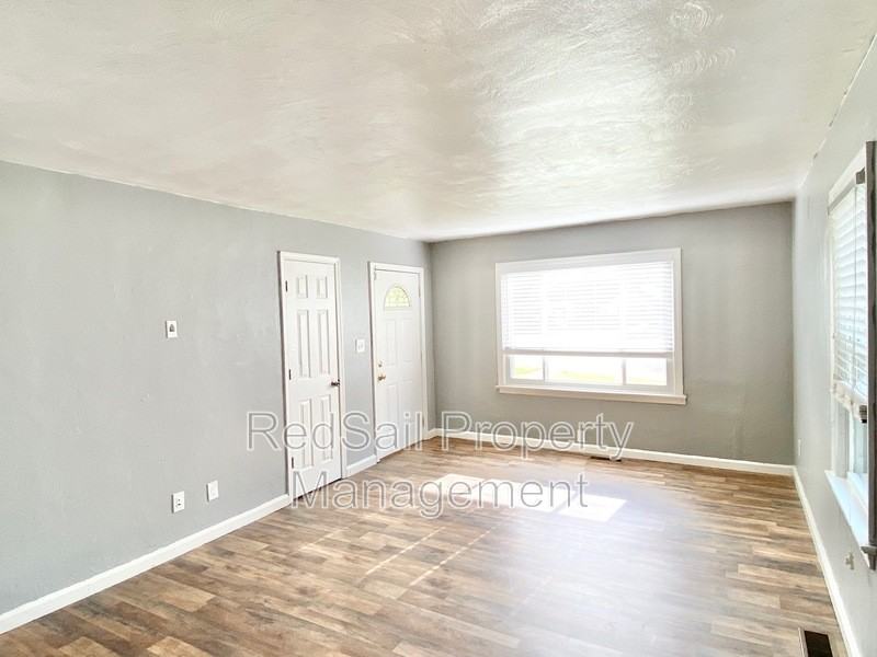 612 Sun Ct - Photo 3 of 15