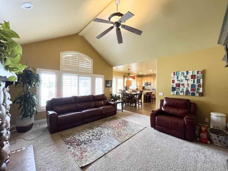 2035 E Quartzridge Dr - Photo 2 of 50