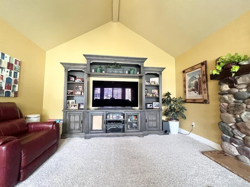 2035 E Quartzridge Dr - Photo 4 of 50