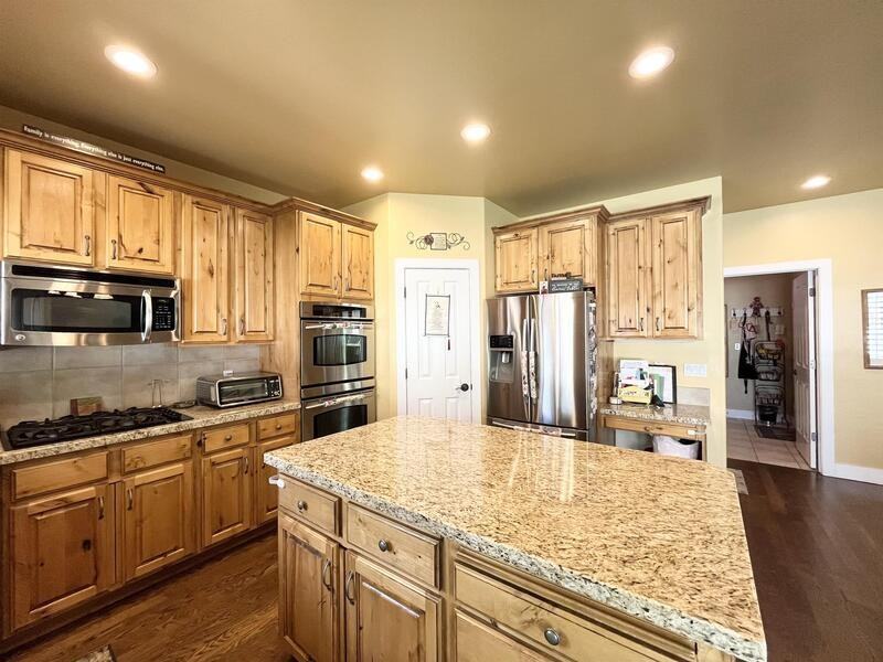 2035 E Quartzridge Dr - Photo 3 of 50