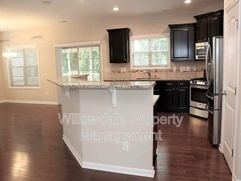 717 Minerva Dale Dr - Photo 4 of 32