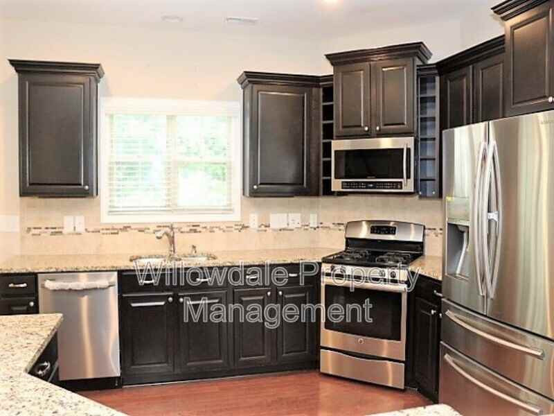 717 Minerva Dale Dr - Photo 5 of 32