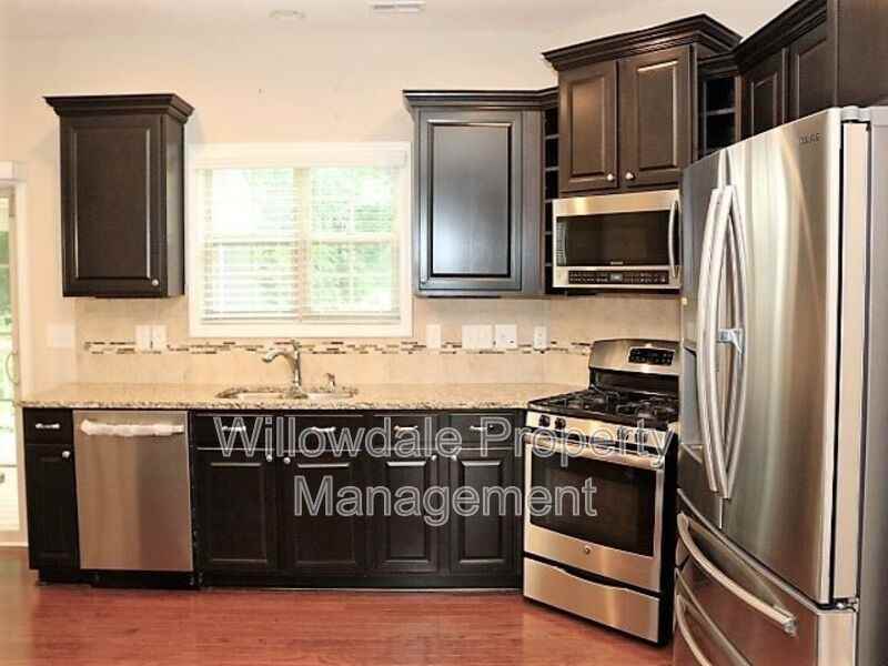 717 Minerva Dale Dr - Photo 6 of 32