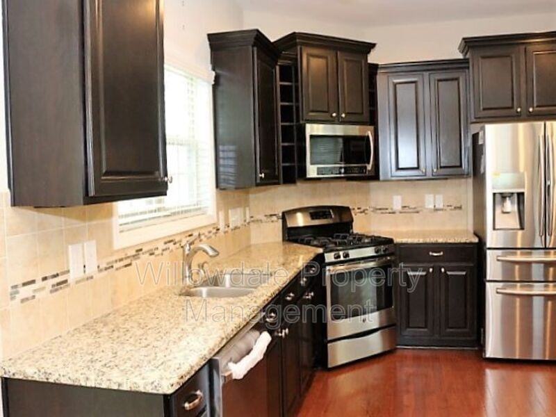 717 Minerva Dale Dr - Photo 7 of 32