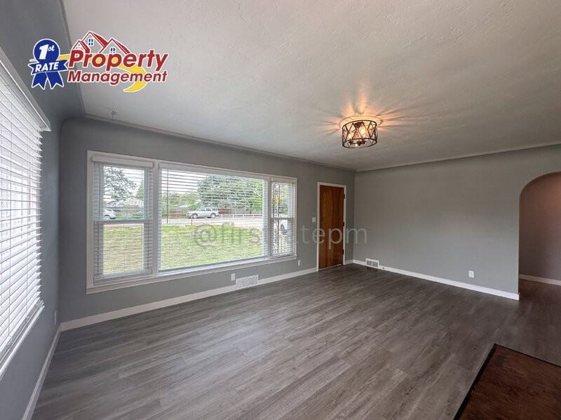 3918 N Collister Dr - Photo 3 of 19