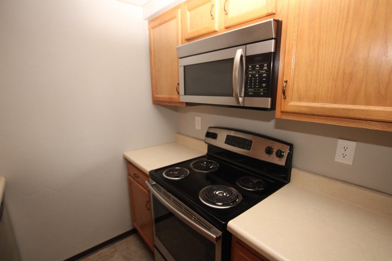 WELLINGTON SQUARE -- 304 - Photo 5 of 50