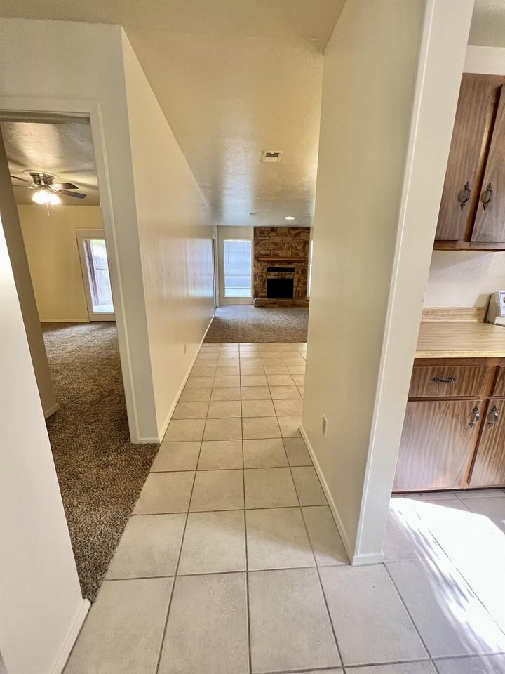 1116 Airline Drive - Photo 4 of 29