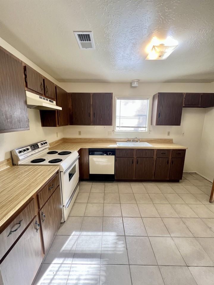 1116 Airline Drive - Photo 6 of 29