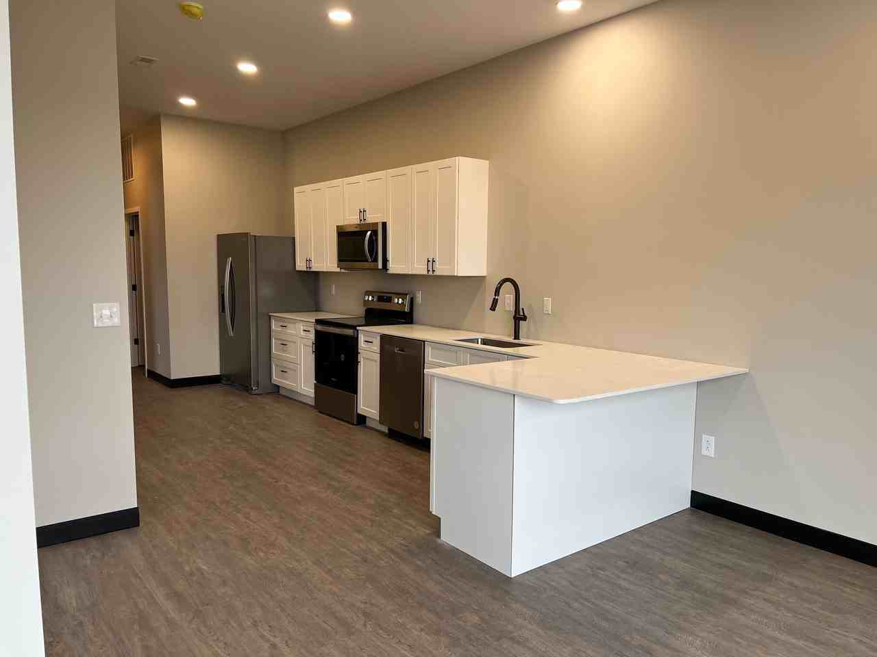 100 East Market Street - Photo 6 of 25