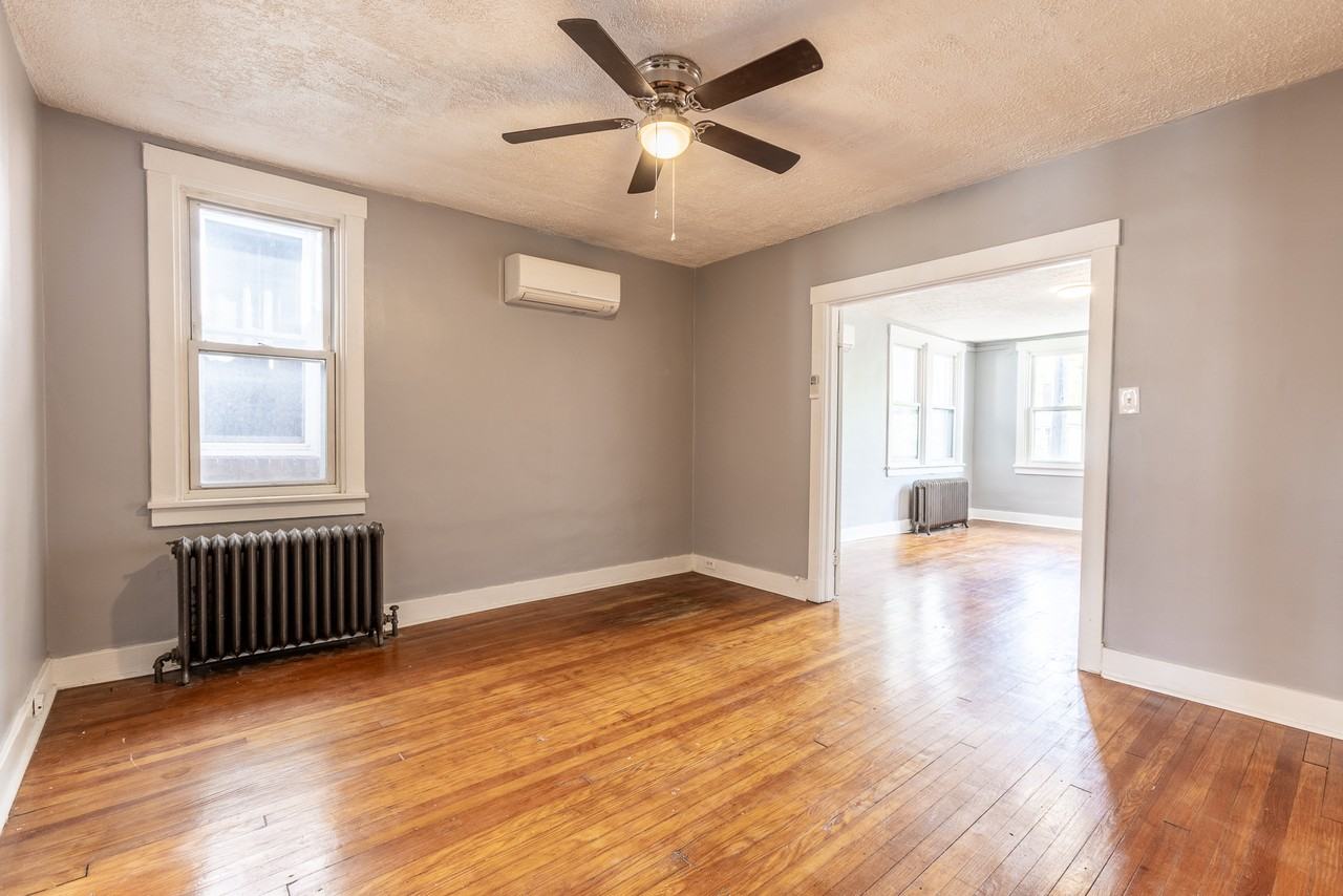 1203 Kelton Avenue - Photo 4 of 15