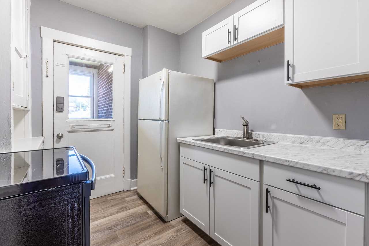 1203 Kelton Avenue - Photo 5 of 15