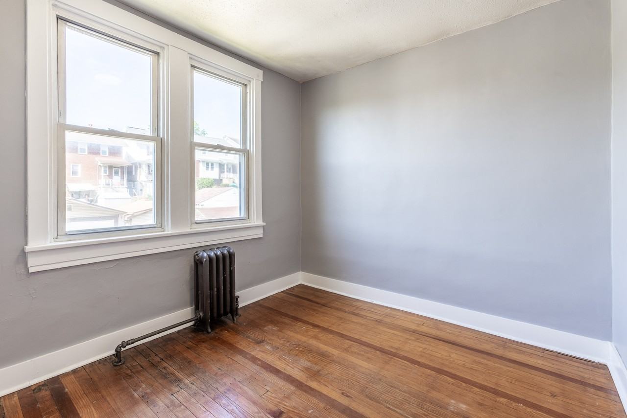 1203 Kelton Avenue - Photo 6 of 15