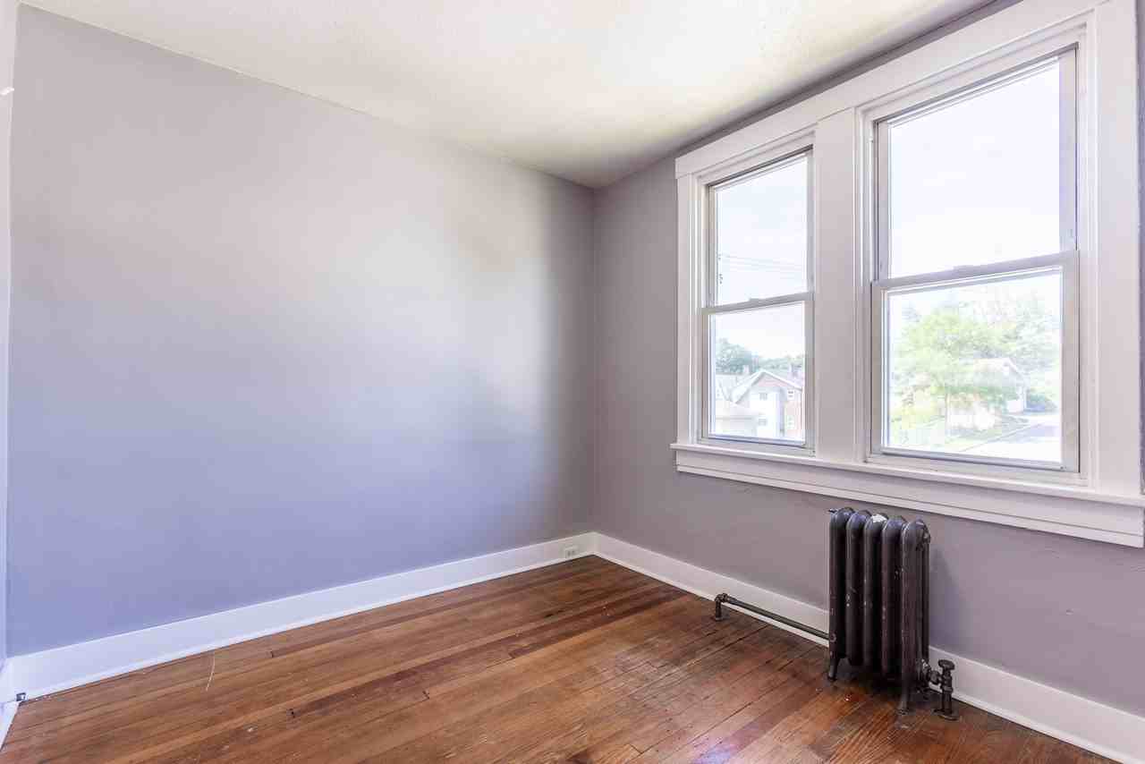 1203 Kelton Avenue - Photo 7 of 15