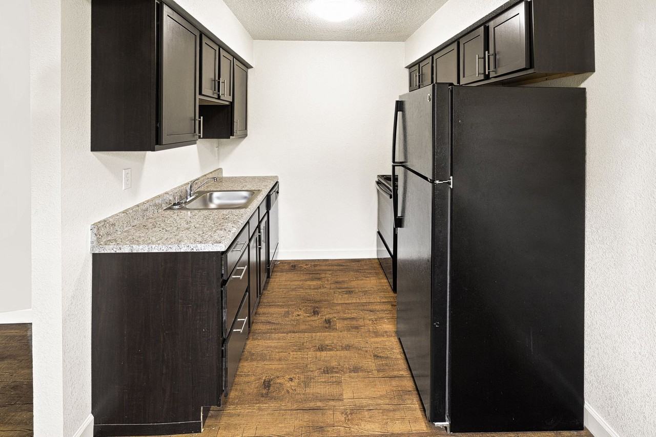 Metro Apartments At Collinsville - Photo 4 of 50