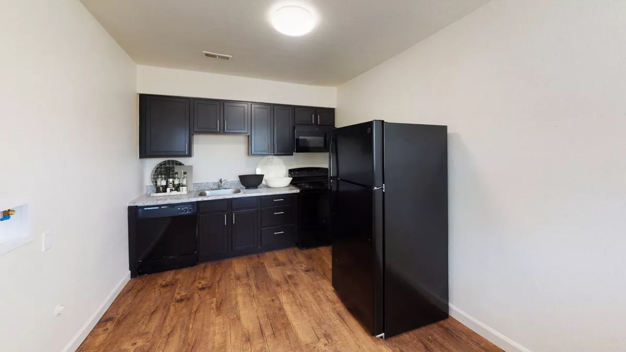 Metro Apartments At Collinsville - Photo 5 of 50