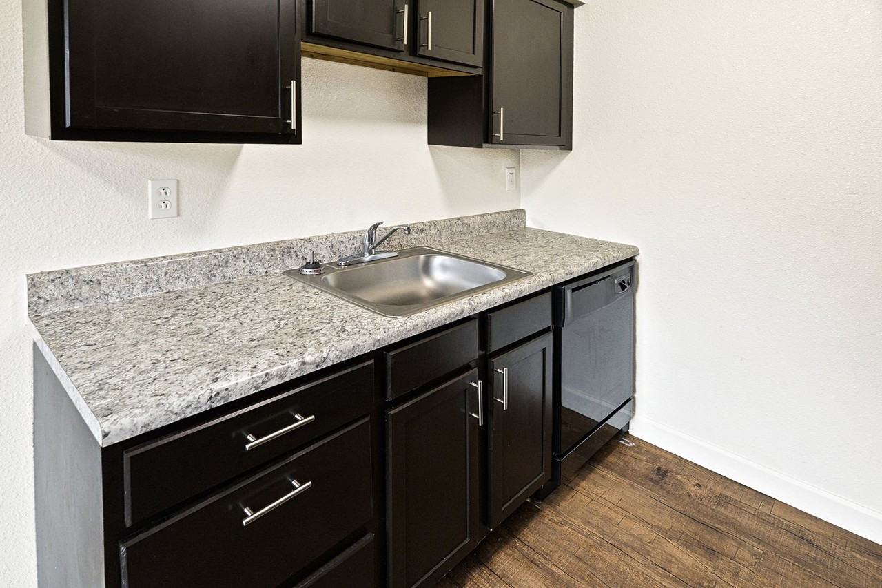 Metro Apartments At Collinsville - Photo 7 of 50