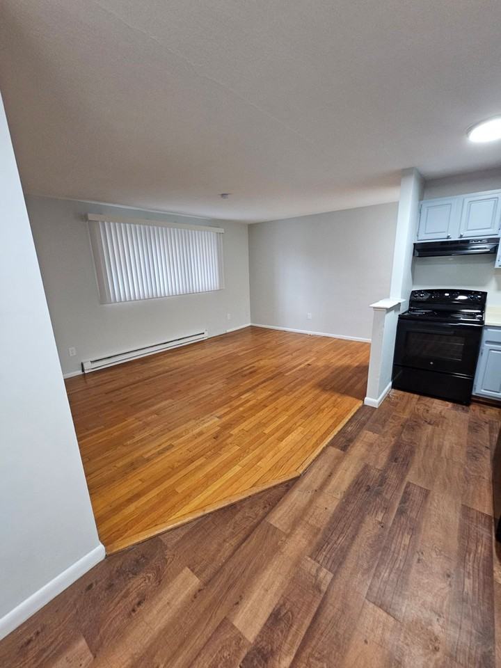 498 Norfolk - Photo 2 of 3