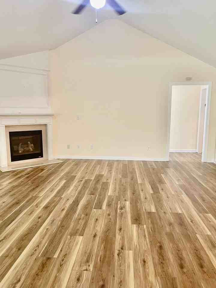 373 Southgate Dr - Photo 3 of 34