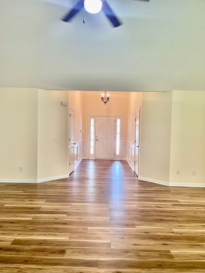 373 Southgate Dr - Photo 5 of 34