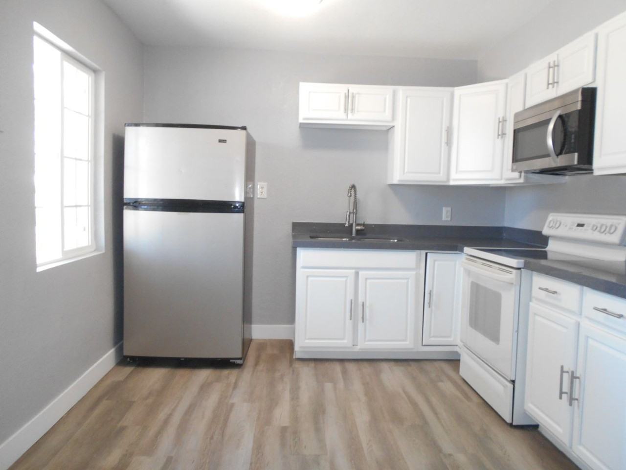 1209 Reynolds Ave - Photo 5 of 23