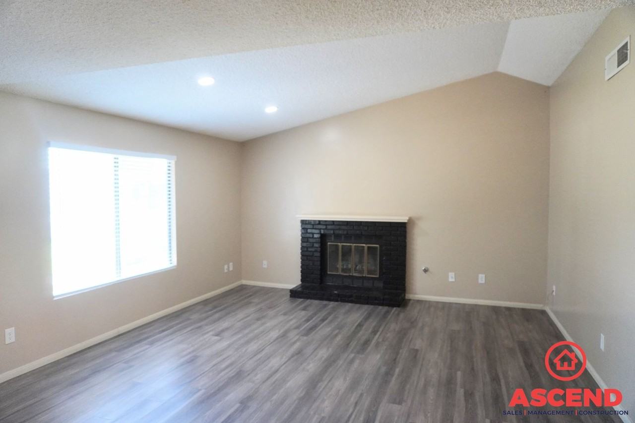 416 Cale Ct - Photo 2 of 10