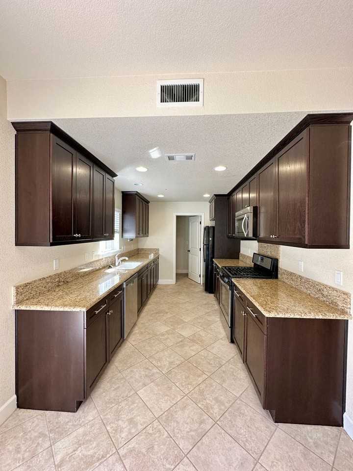 1154 Galeria Cir - Photo 6 of 32