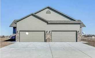 featured image of 2102/06 E Village Estates Dr