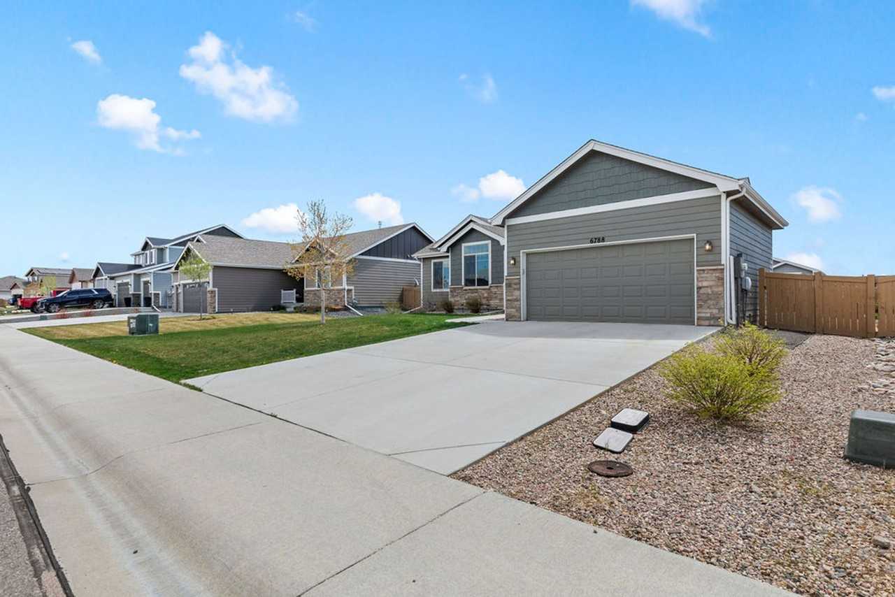 6788 Meadow Rain Way - Photo 2 of 33