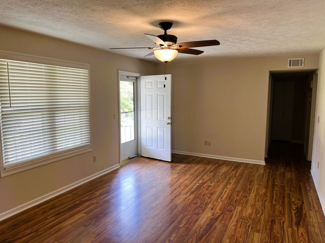 710 Raintree Ln - Photo 3 of 22