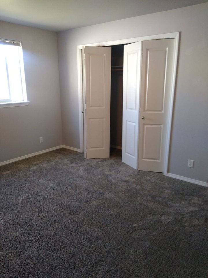 4966 E Portside Ct - Photo 6 of 17