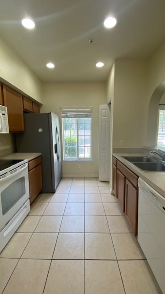 3701 3701 45th Terrace W  - 3701 Lakeside Village #102 - Photo 4 of 24