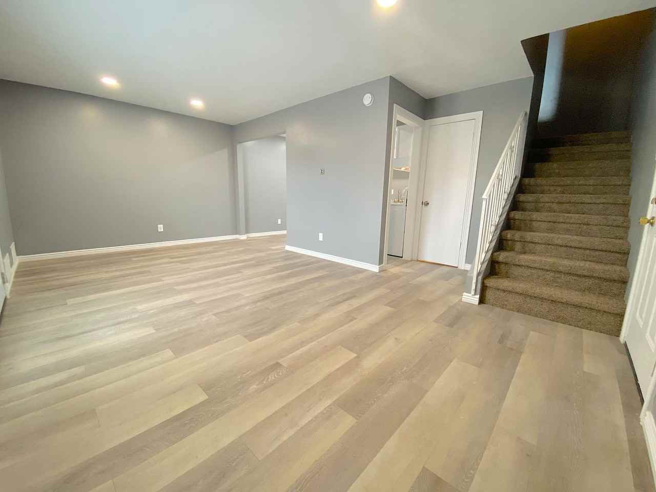 Carousel 5245 - Photo 3 of 13