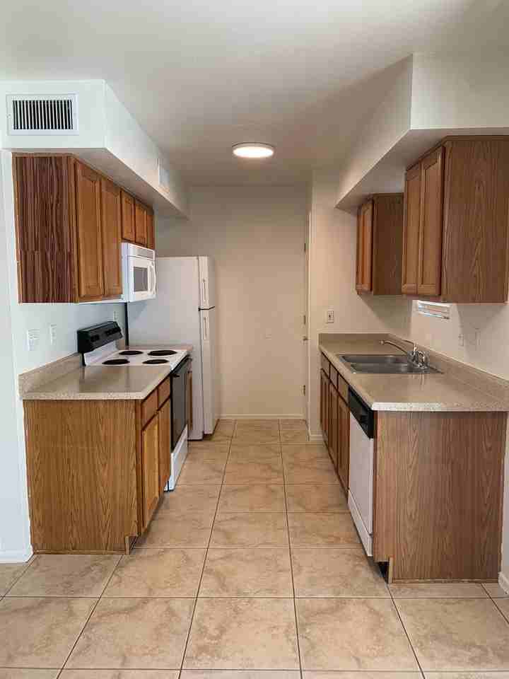 Casitas On Broadway - Photo 4 of 38