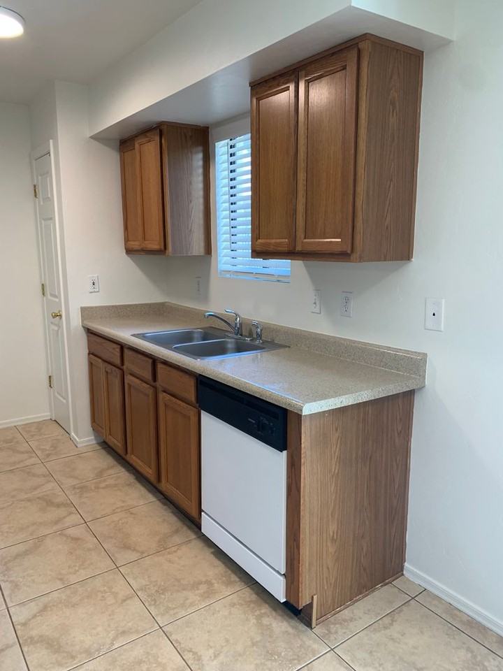 Casitas On Broadway - Photo 5 of 38