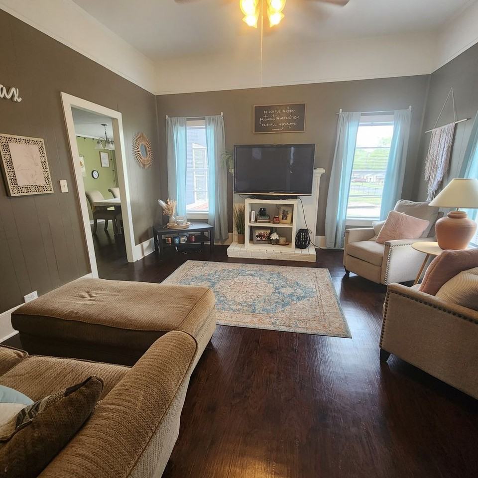 1502 Virginia Ave - Photo 3 of 15