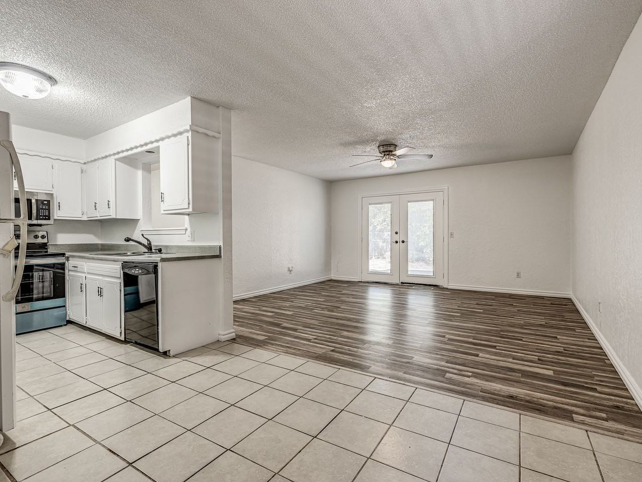 401 Oak Creek Dr - Photo 7 of 15