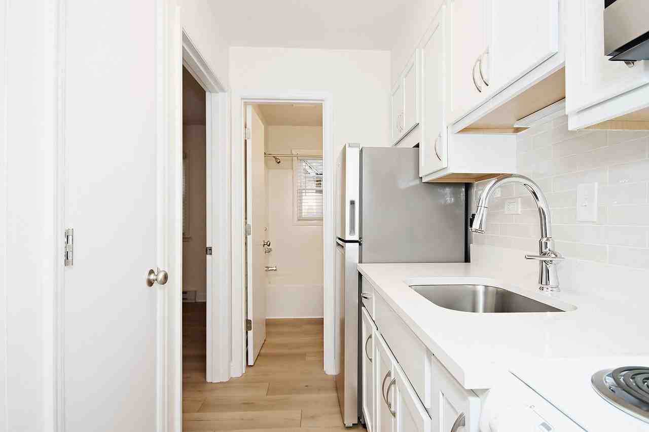 2114 Ivy Rd #10 - Photo 5 of 11