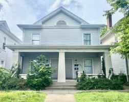 featured image of 807 E Maple St